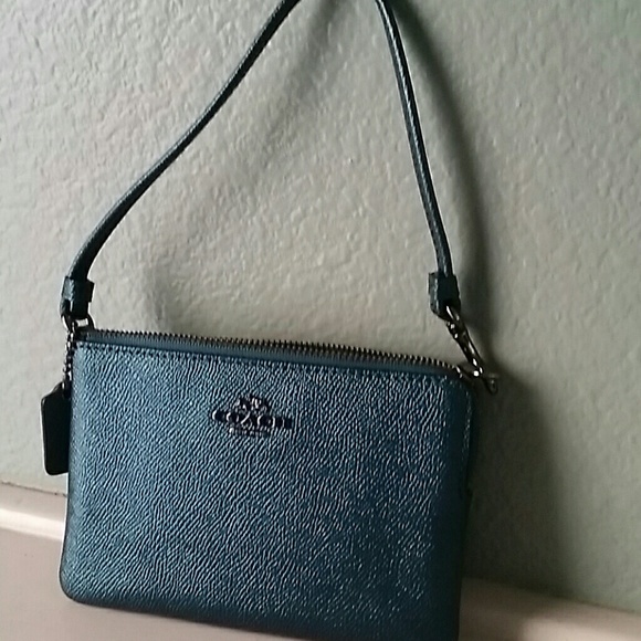 ↪️COACH LEATHER WRISTLET↩️️ 💙  - Picture 8 of 8